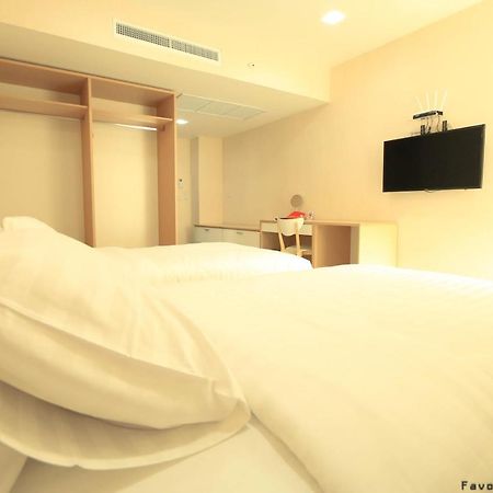Favori Hostel Bangkok Surawong Extérieur photo