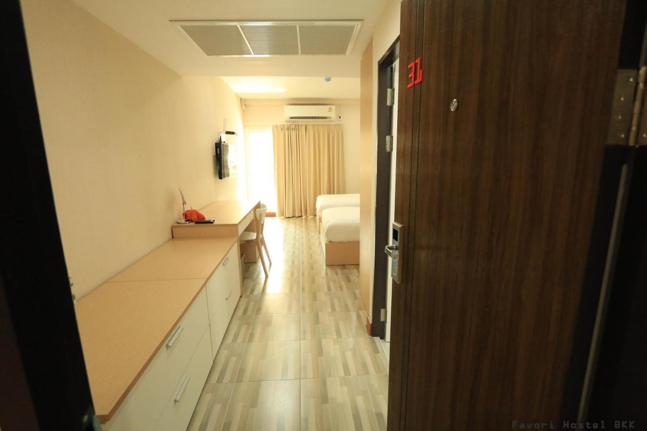Favori Hostel Bangkok Surawong Extérieur photo