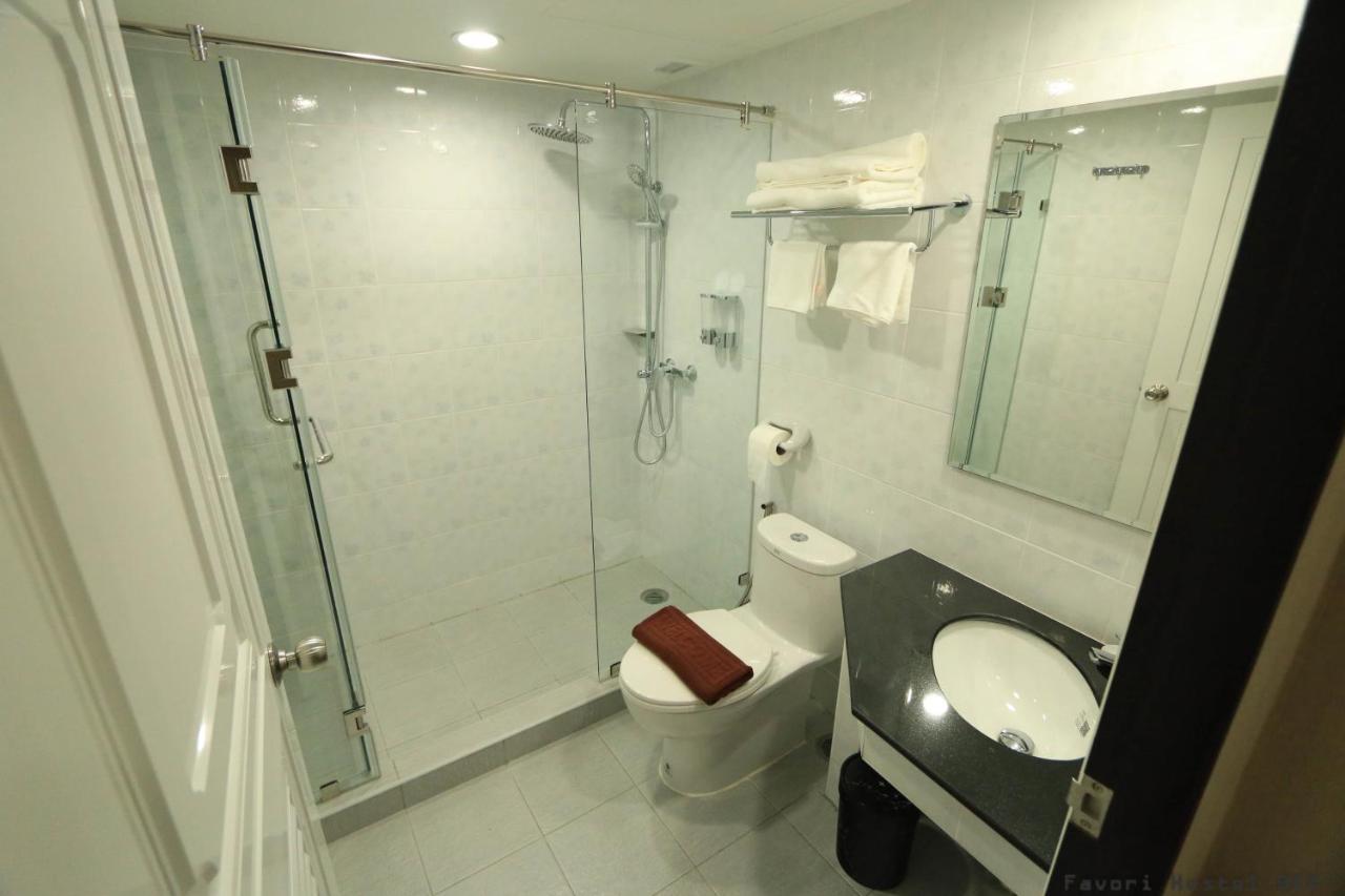 Favori Hostel Bangkok Surawong Extérieur photo
