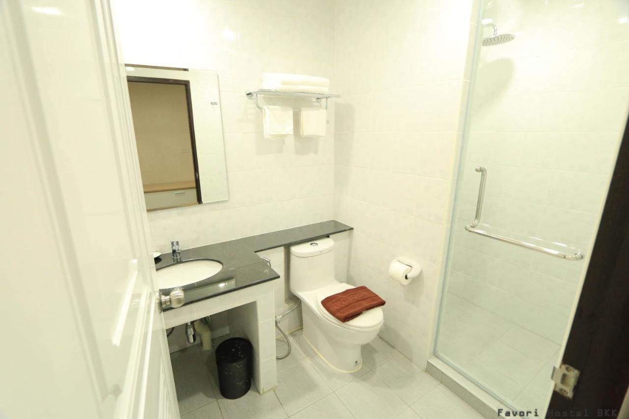 Favori Hostel Bangkok Surawong Extérieur photo